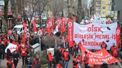İşçilerin Coşkusu Kutlama Alanını Salladı