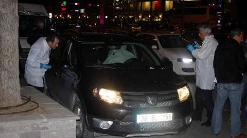 Lüks Otomobilde Ölü Bulundu