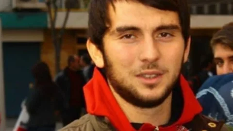 20 Yaşındaki Genç Bıçaklanarak Öldürüldü