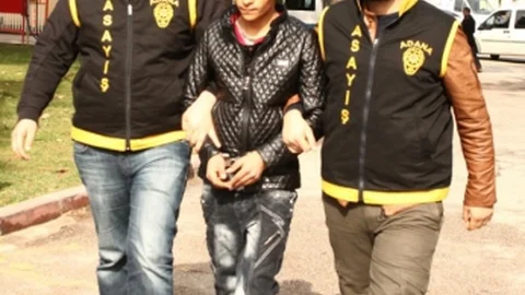 İstanbul'da Dolandırdı Adana Polisi Yakaladı