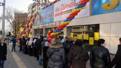 (Özel Haber) Bursa'da Ucuz Halı İzdiham