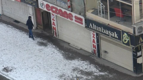 Yüksekova'da Kepenkler Açılmadı