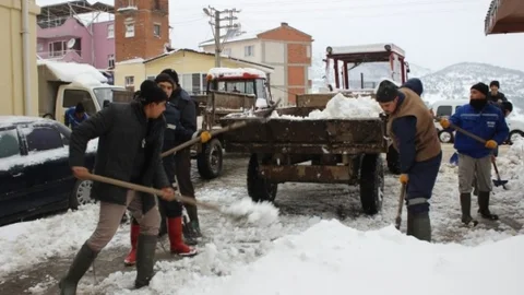 Balya'da Karda Kapanan Yolları Belediye Açtı