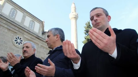 Özgecan Ve ABD Öldürülen 3 Müslüman Genç İçin Gıyabi Cenaze Namazı