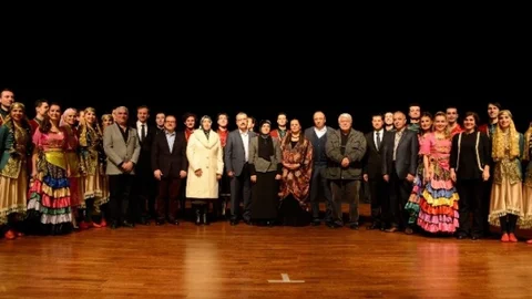 Meram'da Devlet Halk Dansları Topluluğu'ndan Gösteri