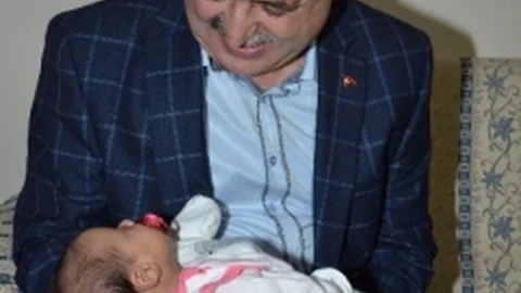 Yeşilyurt Belediyesi'nden Yeni Doğan Bebeklere ''Hoş Geldin'' Hediyesi