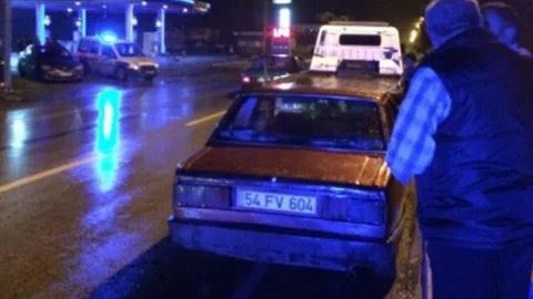 Uygulama Yapan Polis Aracını Bağlamak İsteyince Sinir Krizi Geçirdi