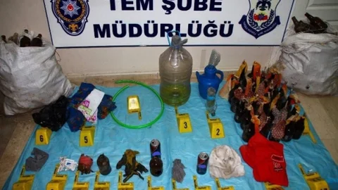 Molotofkokteyli Ve Havai Fişek Ele Geçirildi