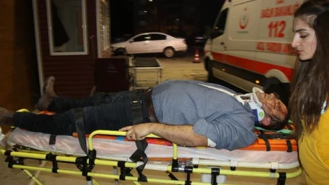 Bariyerlere Çarpan Otomobilde İki Kişi Yaralandı