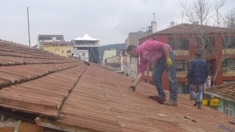 Çatılarda Onarım Mesaisi Yeniden Başladı