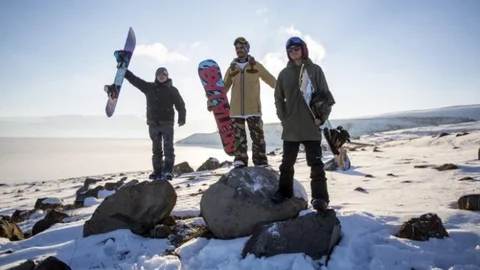 5 Yıldızlı Otelin Çatısından Snowboard İle Atladılar