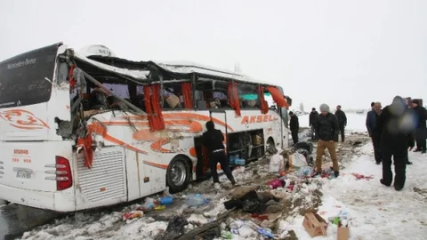 Afyonkarahisar'da Otobüs Kazası 30 Yaralı