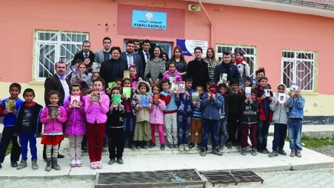 Bozok Üniversitesi'nden Köy Okuluna Kitap Bağışı