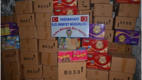 Doğubayazıt'ta 194 Koli Havai Fişek Ele Geçirildi