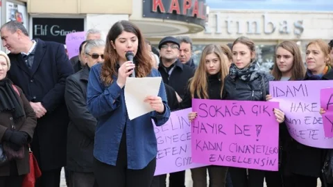 Özgecan Cinayeti Biga'da Protesto Edildi