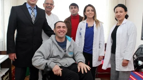 Antalya'da 100 Yaş Üstündeki 11 Hastaya Evde Bakım Hizmeti