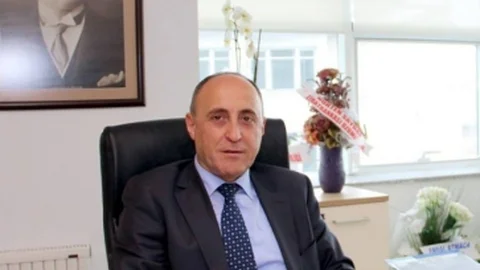 Bürokrasi De Oltulular Ağırlıklarını Hissettiriyor