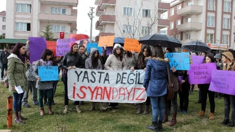 Üniversite Öğrencileri Özgecan İçin Yürüdü