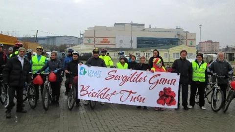 Pedallar Sevgilile R İçin Çevrildi