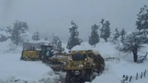 Adana'da Köy Yollarında Karla Mücadele