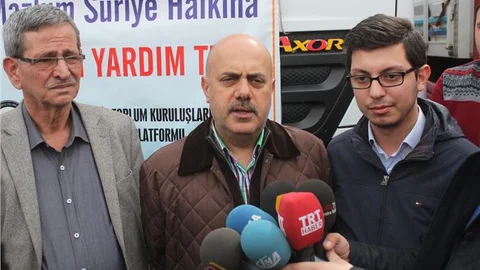 Kobani'ye insanı yardımlar sürüyor