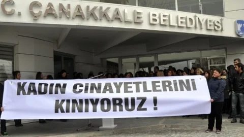 Çanakkale Belediyesi Çalışanları Kadın Cinayetlerini Kınadı