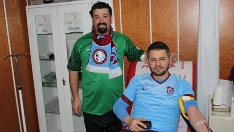 Bordo-Mavi Kan Kardeşliği