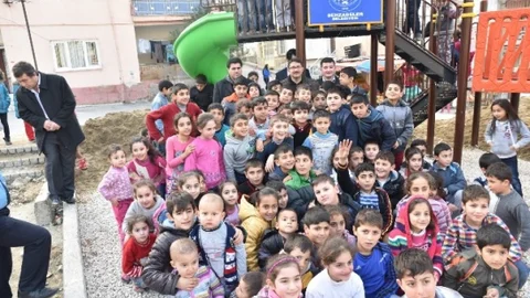 Çocuklardan Başkan Çelik'e Sevgi Seli