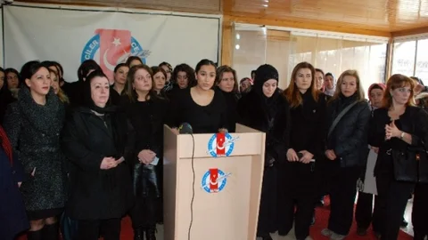 Özgecan Aslan Katliamına Tepkiler Sürüyor