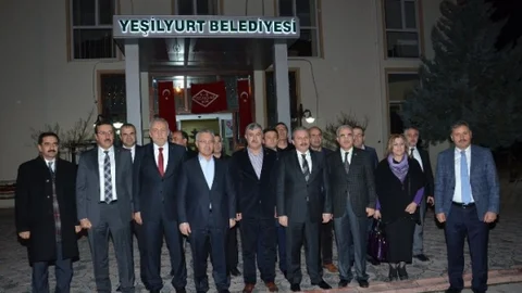 Mustafa Şentop Yeşilyurt Belediyesi'ni Ziyaret Etti