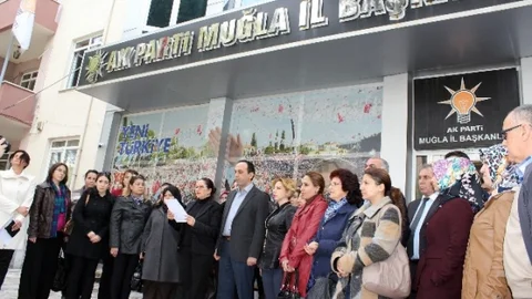 Ak Kadınlar Özgecan Cinayetini Kınadı