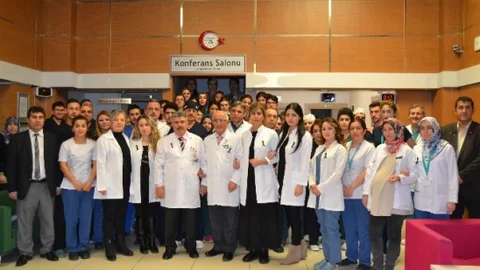Dünyam Hastanesi De Özgecan'ın Öldürülmesini Protesto Etti