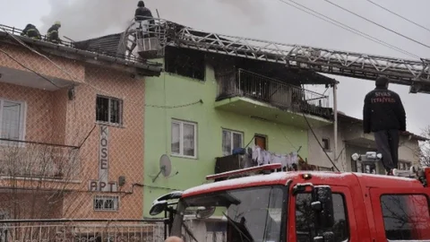 Yaşlı Kadının Evi Çıkan Yangında Kül Oldu