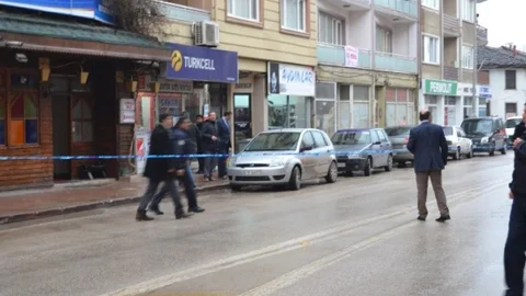 Restoran İşletmecisi Korumalarına Kurşun Yağdırdı 3 Yaralı