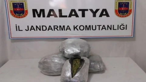 Jandarmadan Esrar Ve Kaçak Sigara Operasyonu