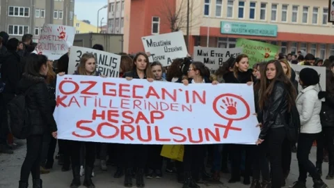 Keşanlı Gençler Özgecan İçin Yürüdü