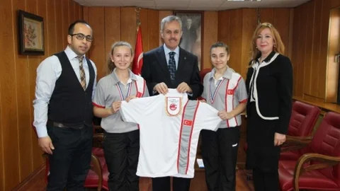 Başarılı Öğrenciler Altınla Ödüllendirildi