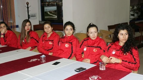 Buz Hokeyi Kadın Milli Takımı Hong Kong'a Gitti