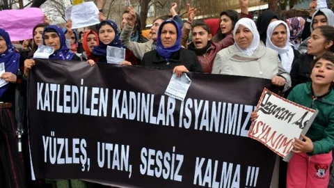 Siverek 'özgecan Aslan' İçin Ayakta