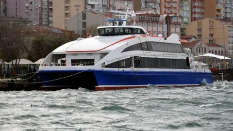 Kar Ve Fırtına Deniz Ulaşımını Aksattı