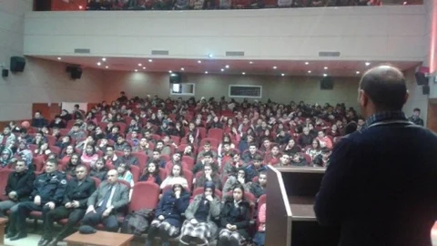 Develi'de Öğrencilere Siber Suçlar Konusunda Simenir Verildi