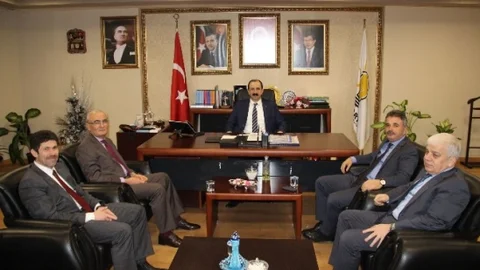 Yılmaz'dan AK Parti'ye Ziyaret
