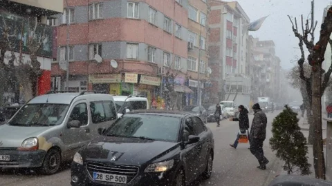 Eskişehir'de Aniden Bastıran Kar Yağışı Ve Fırtına
