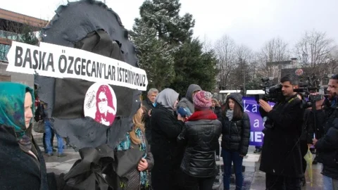 Düzce'de Kadınlar Özgecan İçin Yürüdüler