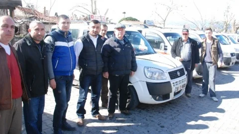 Dolmuşçular Özgecan İçin Araçlarına Siyah Kurdele Bağladı