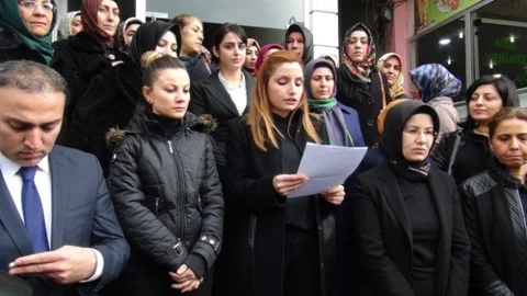 AK Parti Kadın Kolları Özgecan Olayını Kınadı