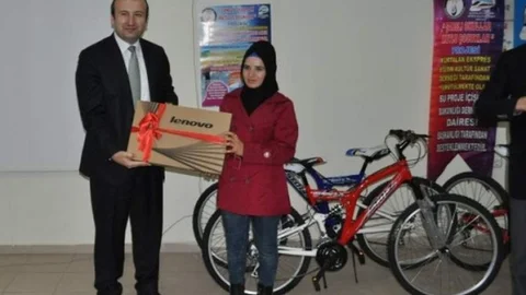 Kitap Okuma Yarışmasında Dereceye Girenlere Ödül Verildi