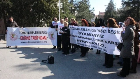 Edirne'de Sağlıkçılardan Özgecan Eylemi