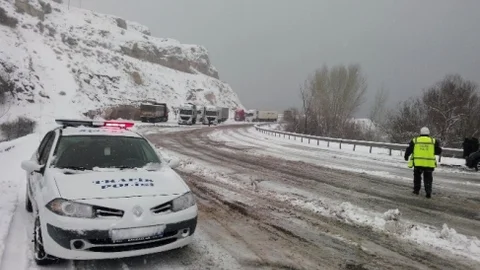 Adilcevaz'da Trafik Kazası 3 Yaralı