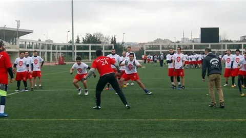 Amerikan futbolu oyuncularının sosyal sorumluluk projesi